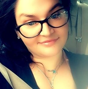 Meet your Posher, Elisa